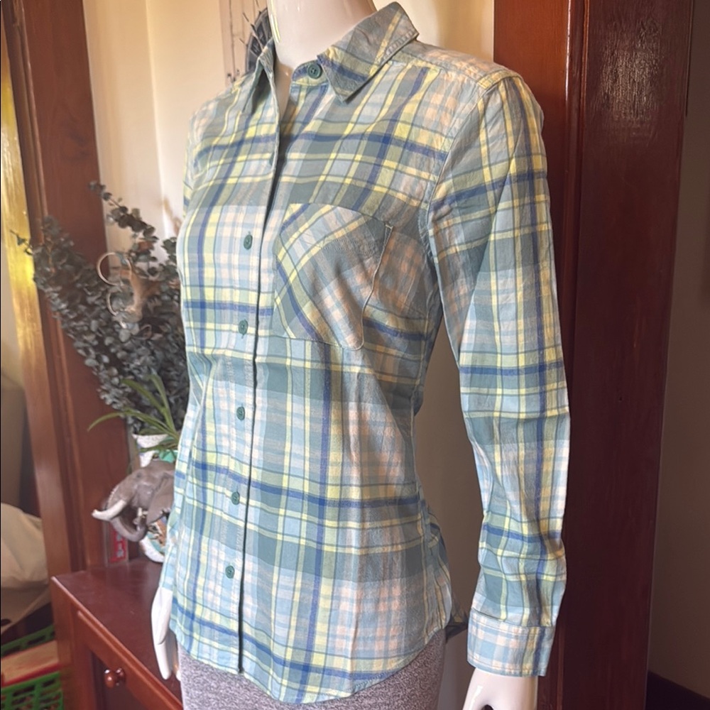 NWT Eddie Bauer size small cotton Plaid Button-Up Shirt